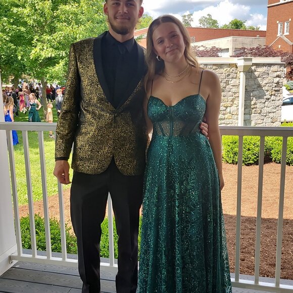 Windsor Dresses & Skirts - Windsor Prom / Formal Sequined Dress / Size 9 / Emerald Green